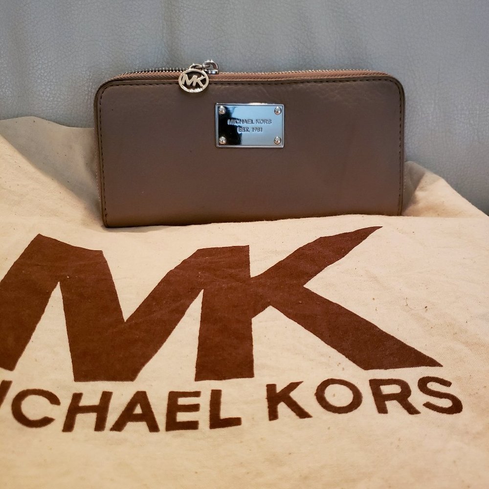 Michael Kors Large Zip Around Beige Leather Wallet